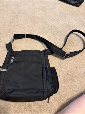 Travelon Black Crossbody Bag with Adjustable Strap with cut proof strap!!